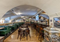 Ресторан, спорт-бар, кафе, доставка «Beer House», Санкт-Петербург,  Невский проспект,  20