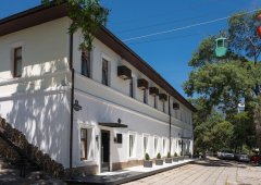 Ресторан, спорт-бар, ночной клуб, караоке-бар «Империал Джой», Ялта,  улица Садовая,  6