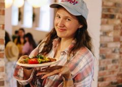 Кафе «Ист!», Казань,  улица Шигабутдина Марджани,  18