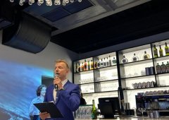 Ресторан, спорт-бар, кондитерская «Она», Дзержинск,  улица Пискунова,  14